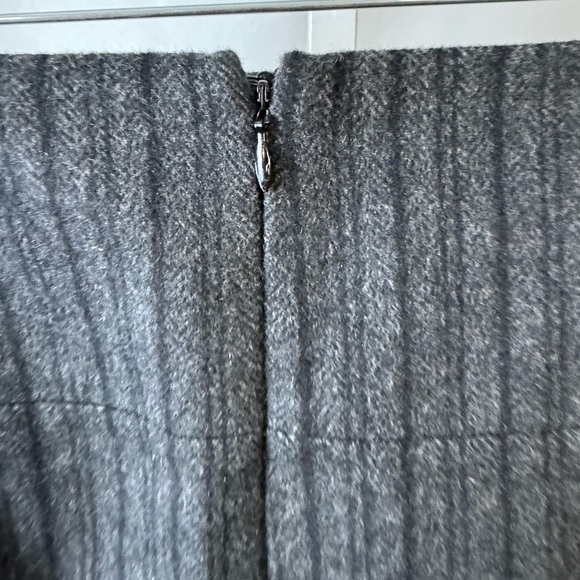 Banana Republic Charcoal Gray/Black Striped Wool blend Skirt, Women's size 14 - Picture 5 of 11